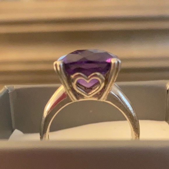 Cushion Cut Amethyst ring - Picture 5 of 6